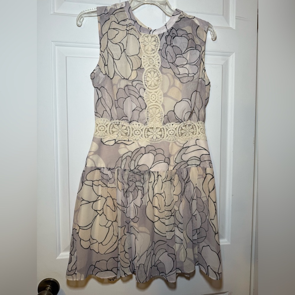 BCBG Maxazria Sz 6 Floral Lace Flowy Aymeline Mini Dress Gray Ivory Boho